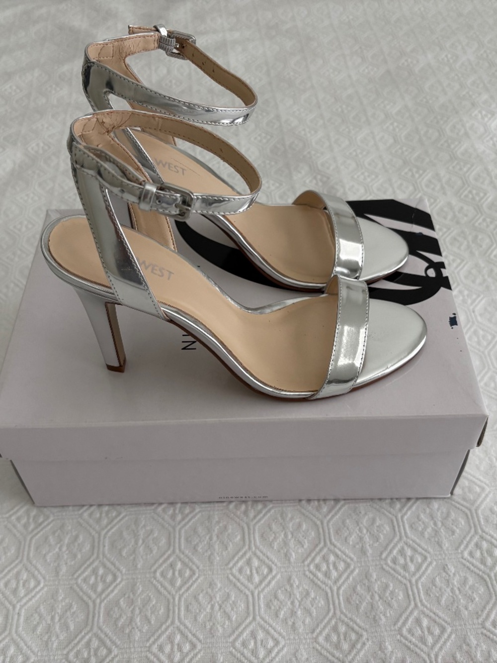 Nine West Silver Metallic Heeled Sandals Ankle Strap Size 7